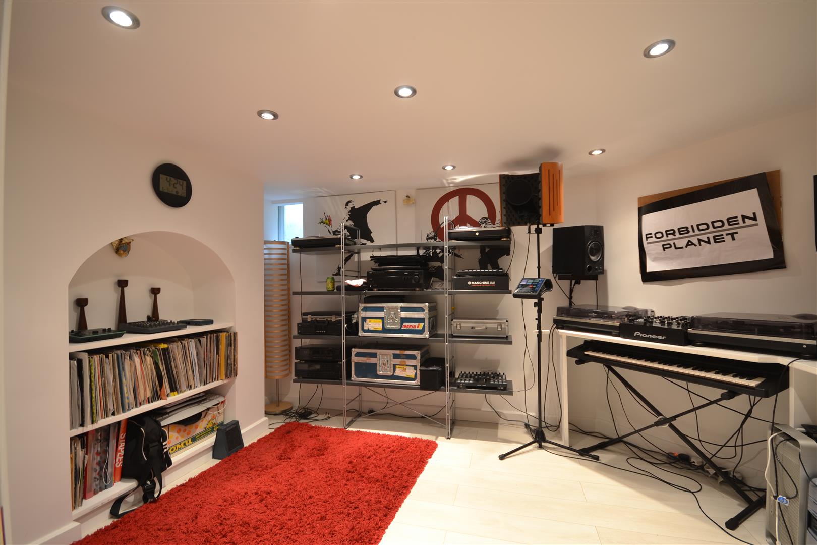 MUSIC ROOM